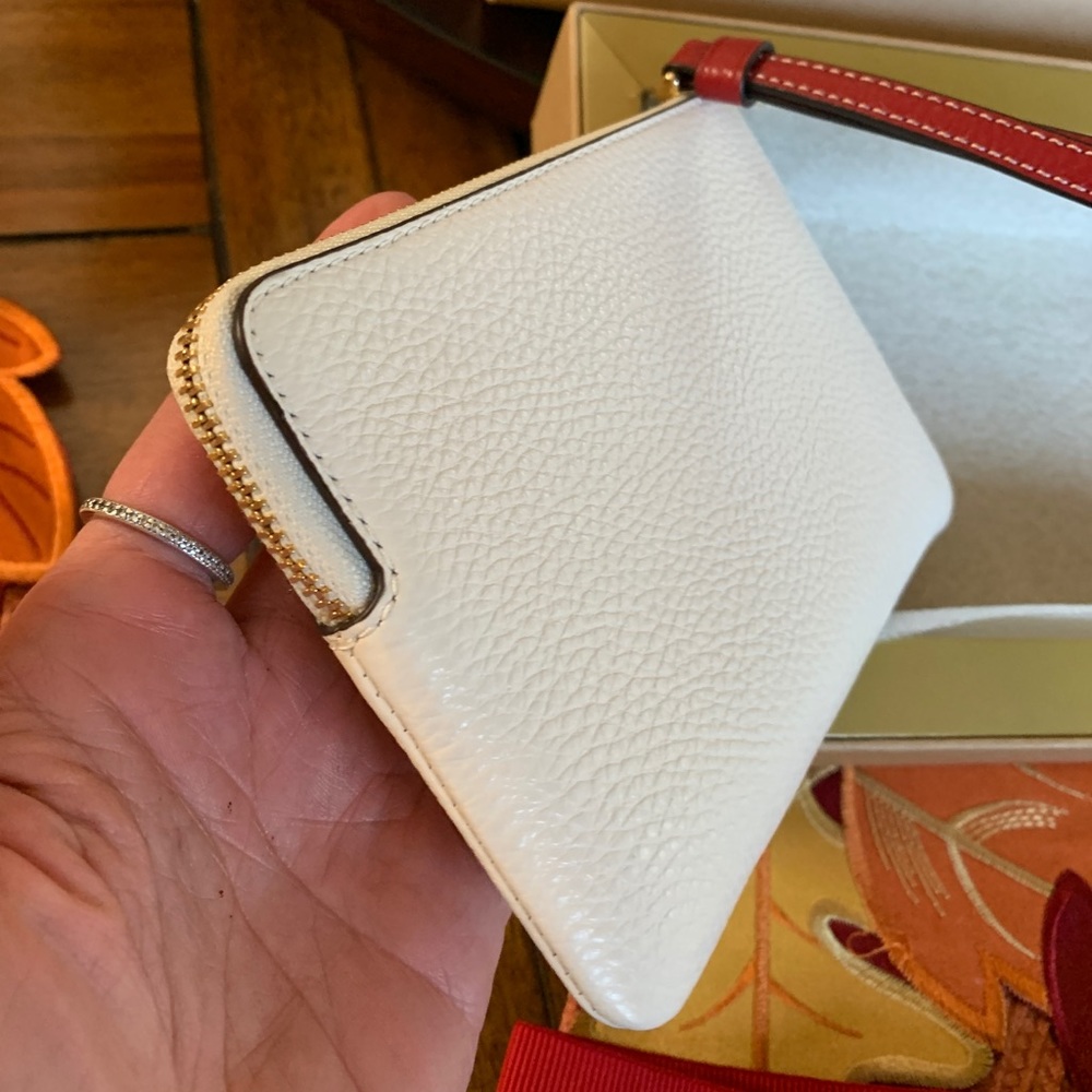 Authentic COACH Pebbled leather 🎄🧸 top zip wristlet with 2 charms in Gift box - Picture 8 of 11